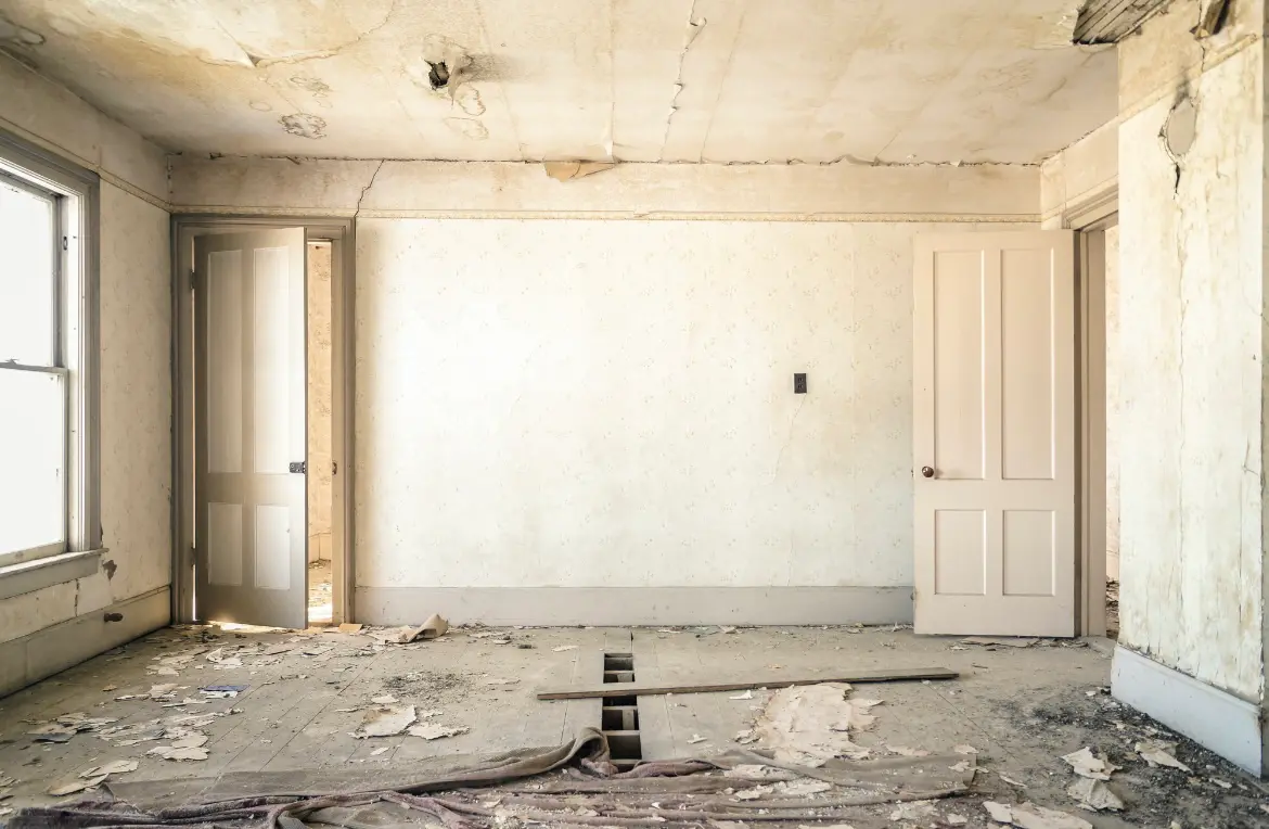 Waste disposal crew managing a cleanout project in Pampa